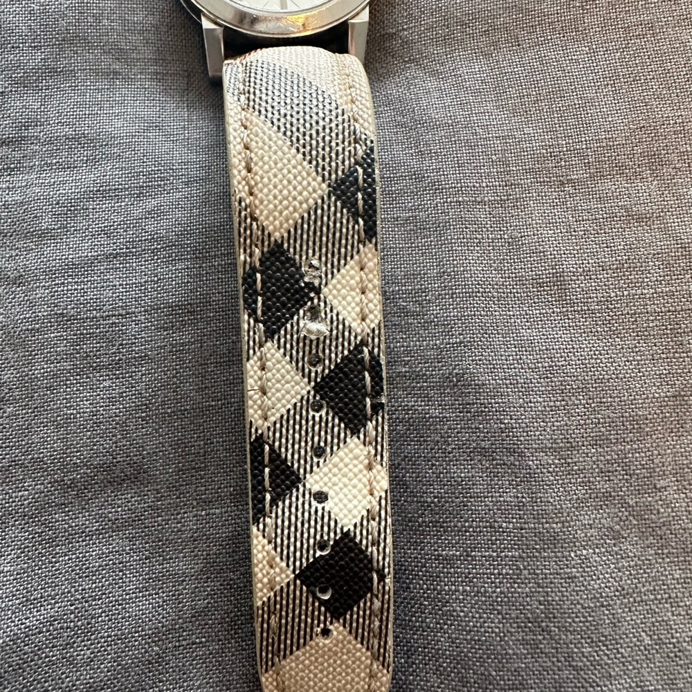 Burberry Watch - Picture 3 of 7